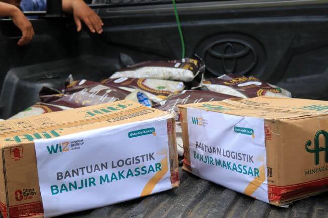 Penyaluran bantuan korban banjir Makassar - wahdah inspirasi zakat-2 (1)